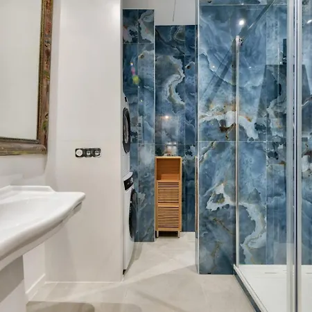 Art 2 アパート パリ